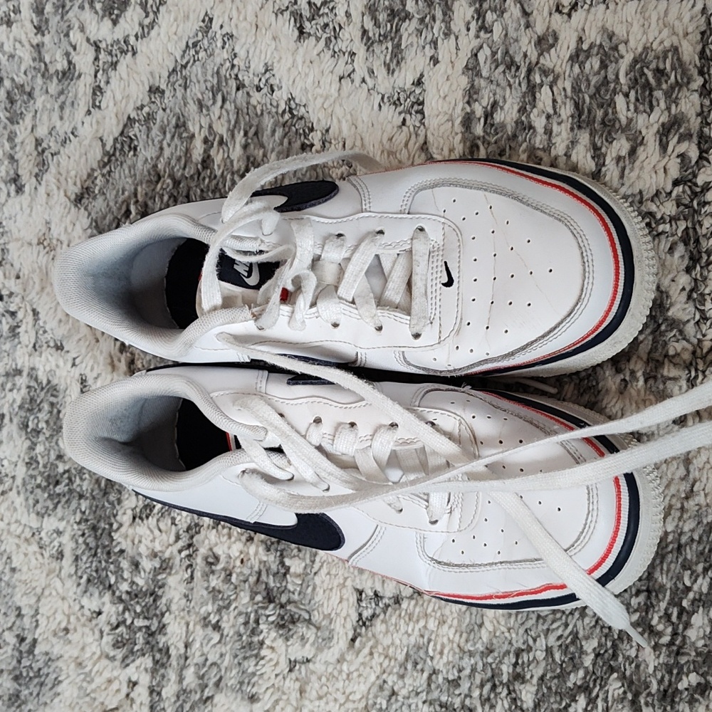 Youth size 5.5 Nike sneakers  fit me - I take 7.5 women's  very gently used